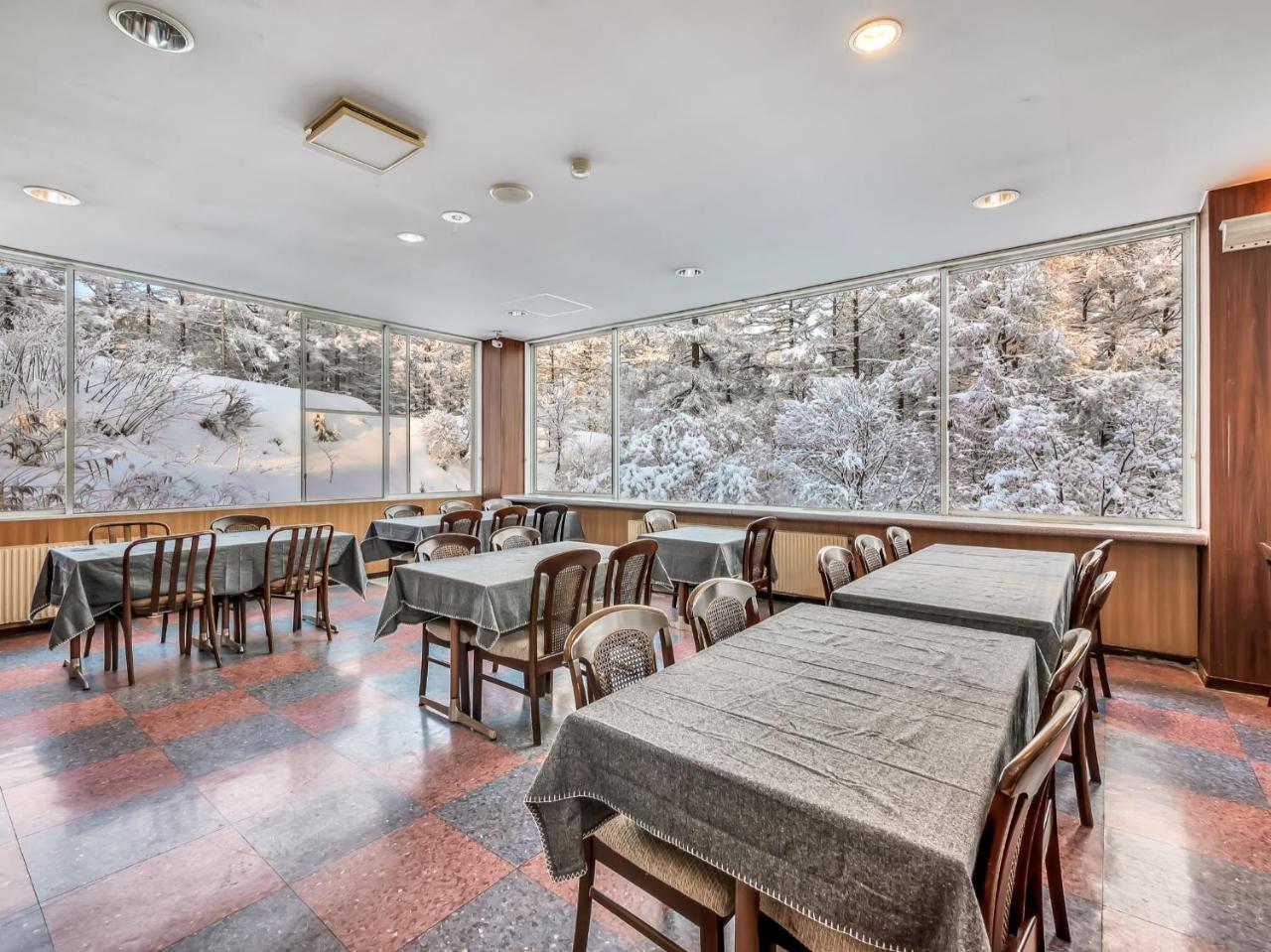 Hotel Madarao Iiyama Екстериор снимка